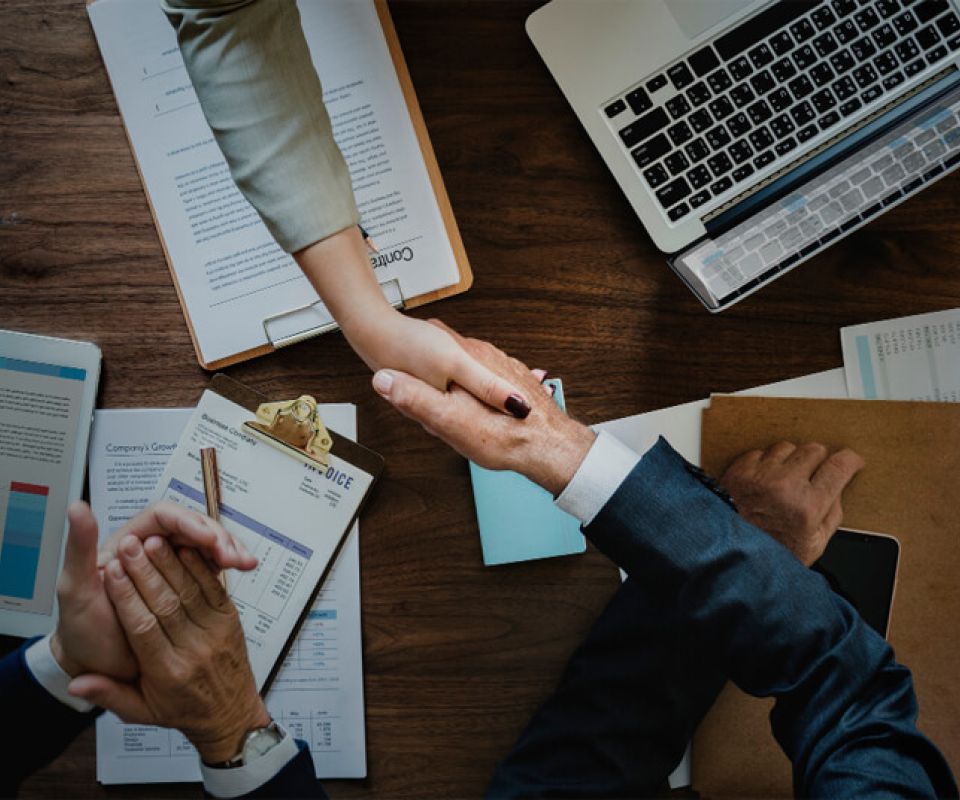 2 business people shaking hands